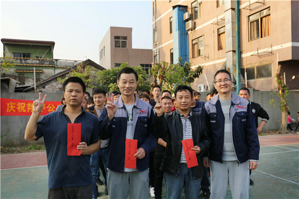 乒乓球颁奖.jpg 乒乓球颁奖.jpg