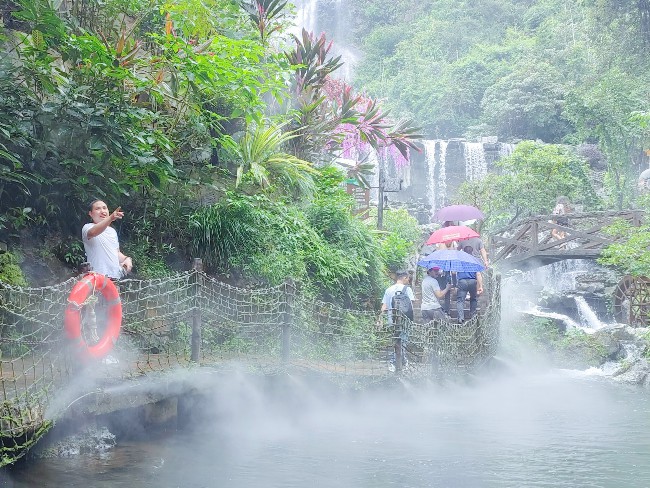 1698828075162153.jpg 清远古龙峡半山腰风景.jpg