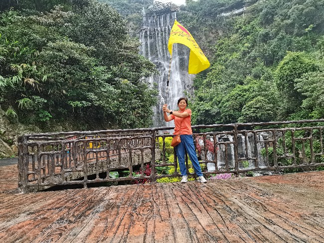 1698828093637368.jpg 万丈崖瀑布风景.jpg